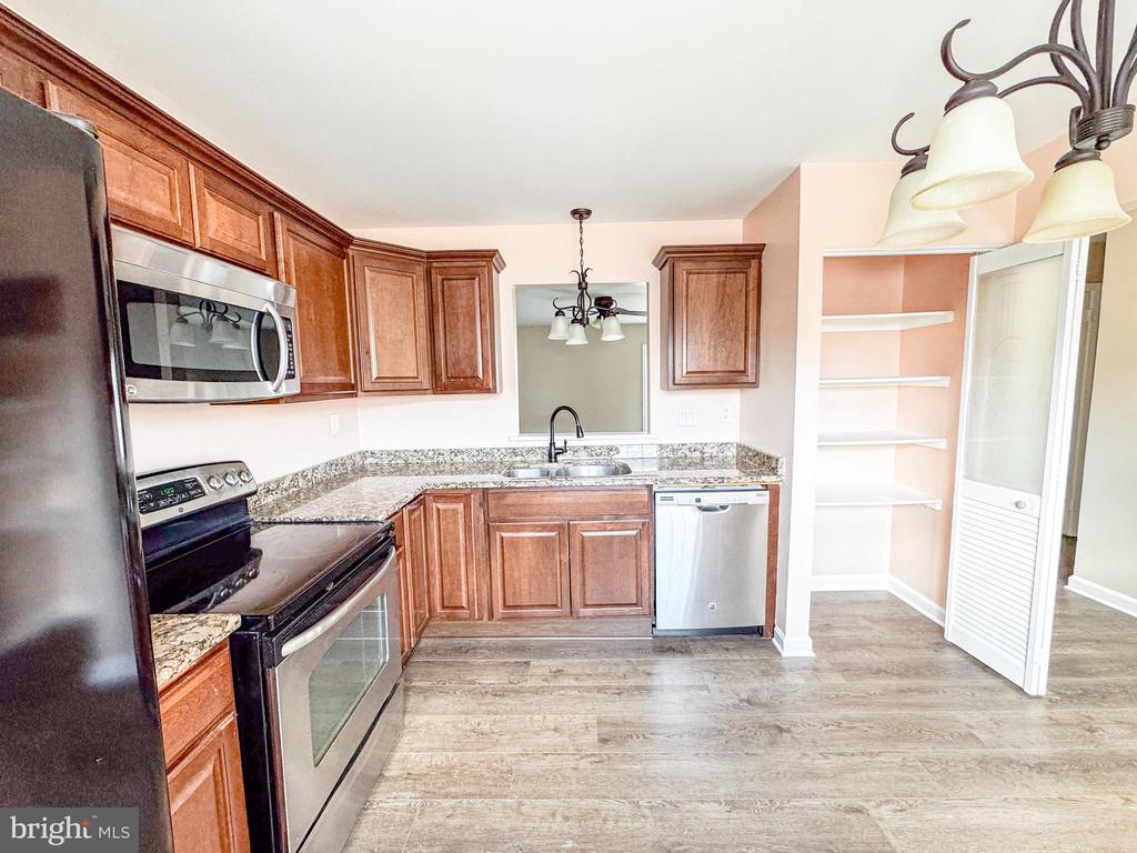 1147 Old Forge Rd