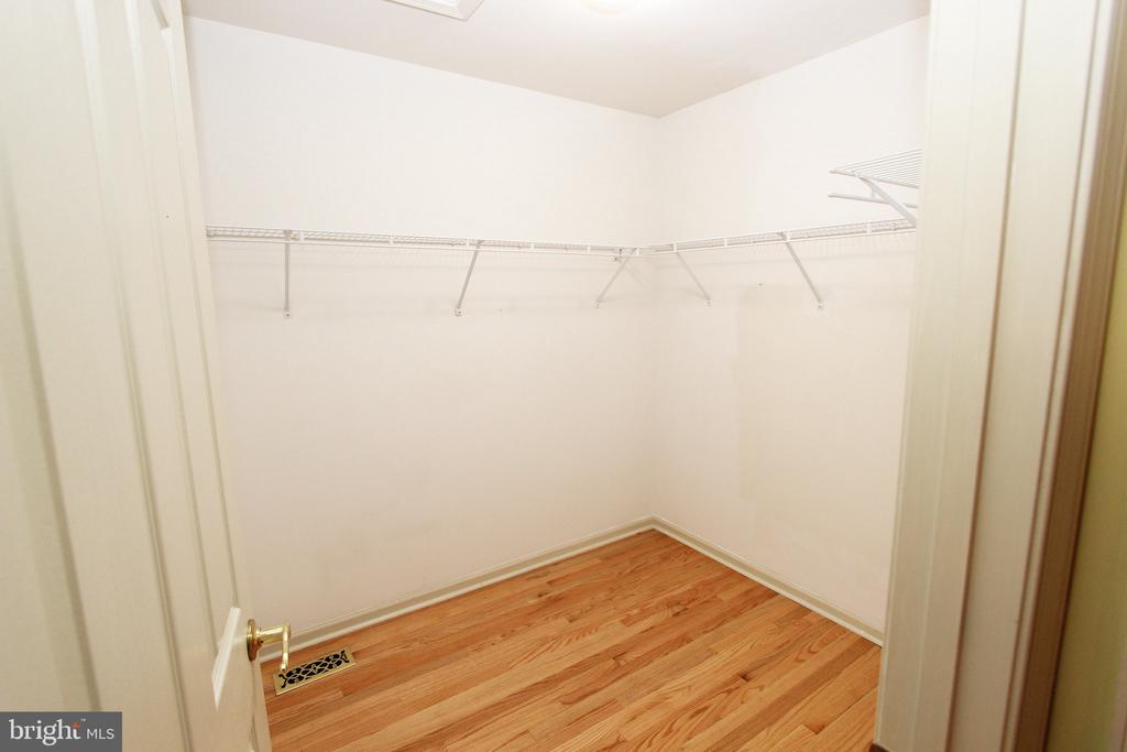 515 Abrams Ct
