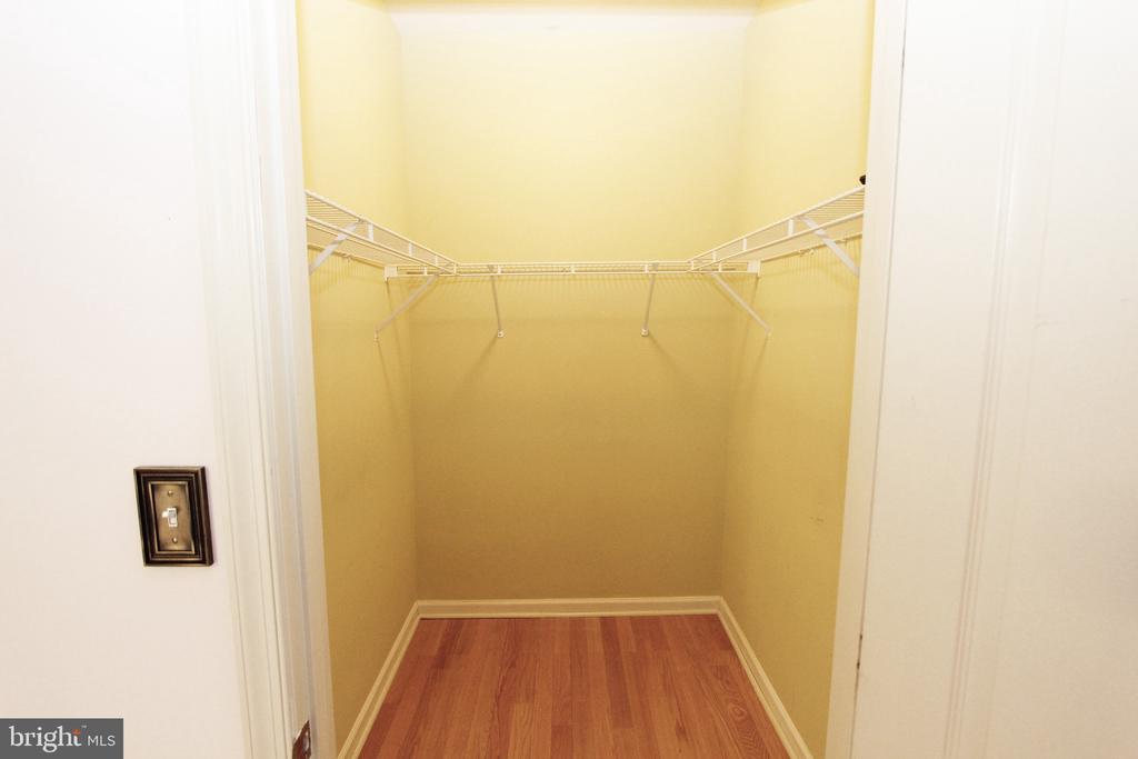 515 Abrams Ct