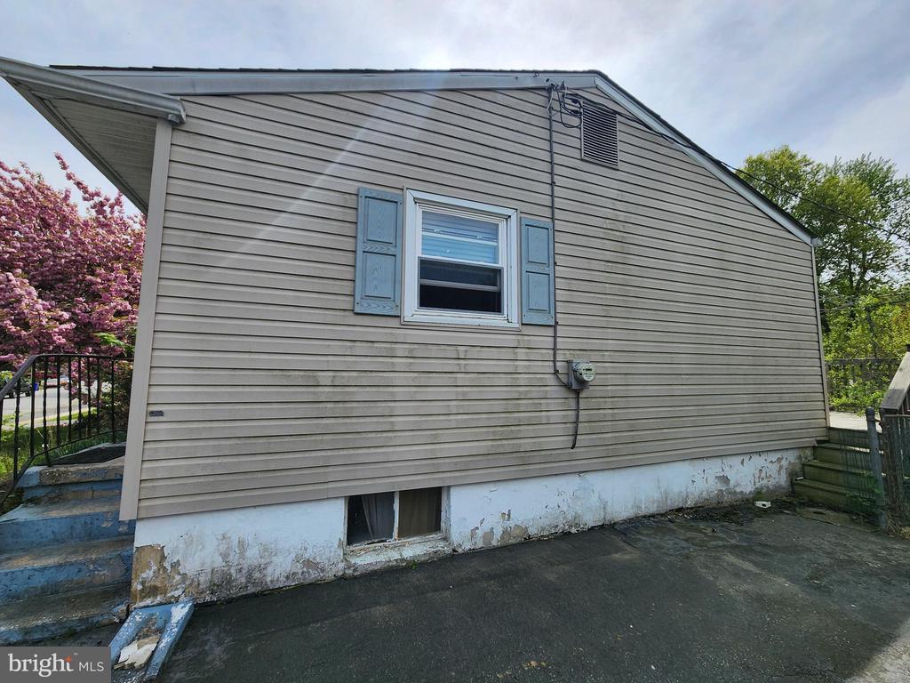 12 Stevens Ave