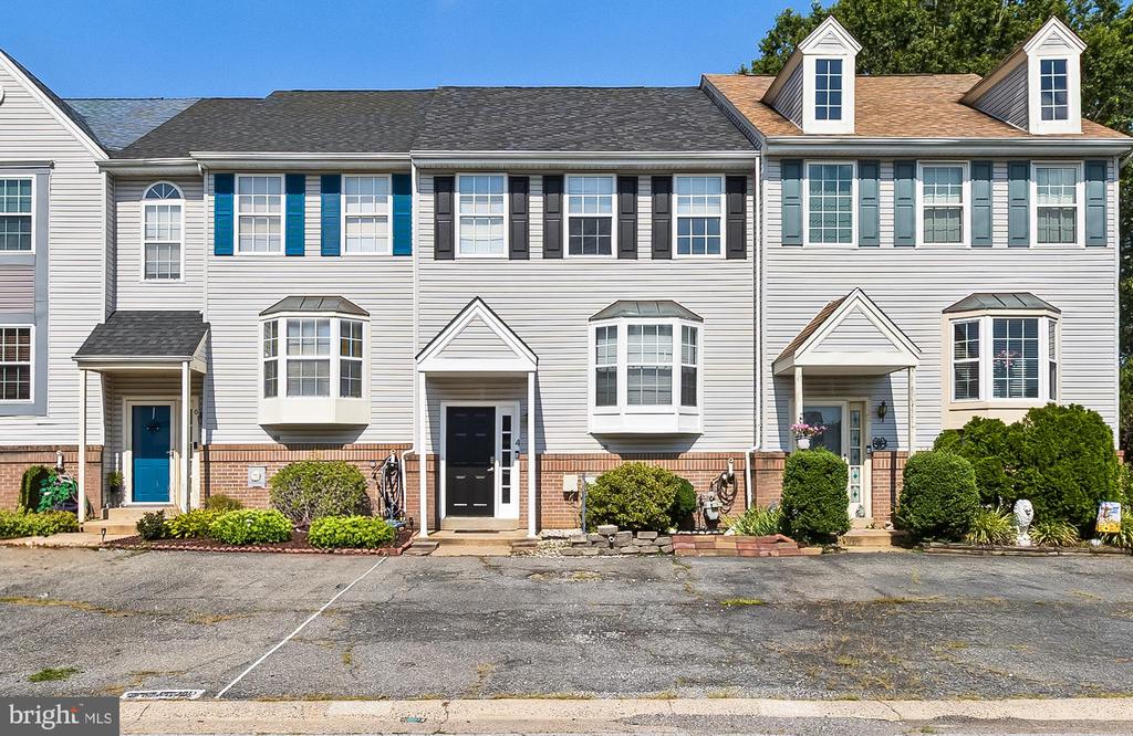 4 Winton Ln
