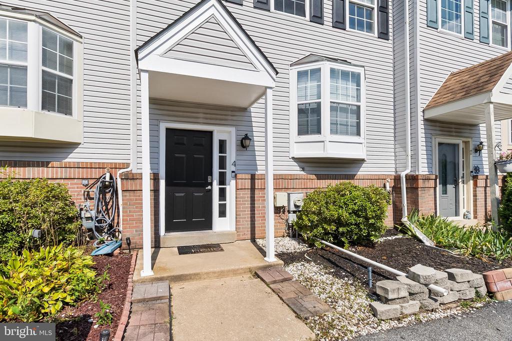 4 Winton Ln