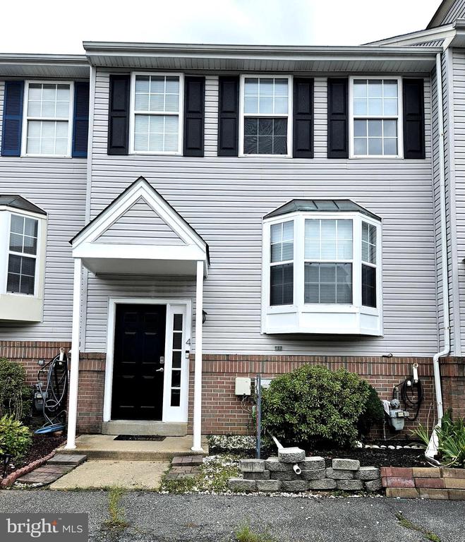 4 Winton Ln