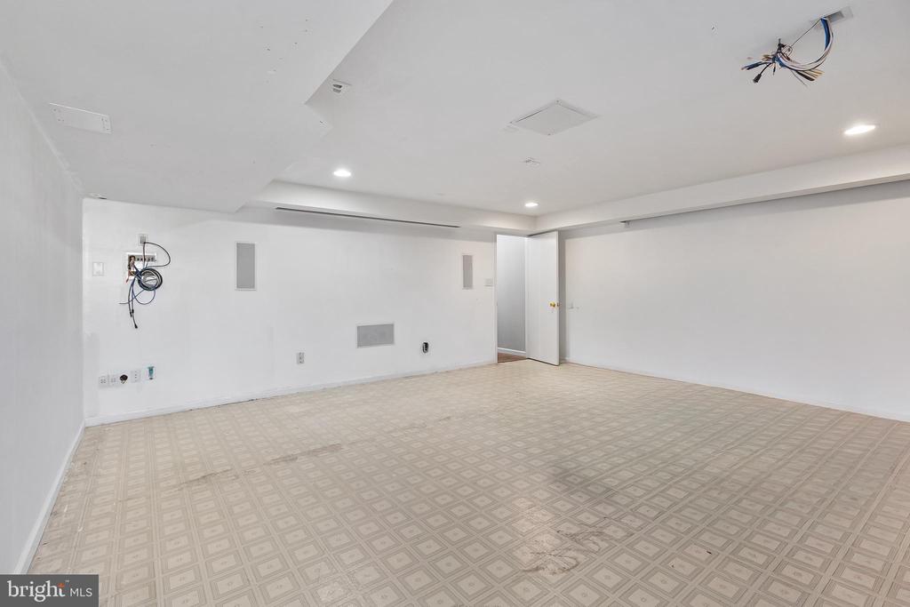4 Winton Ln