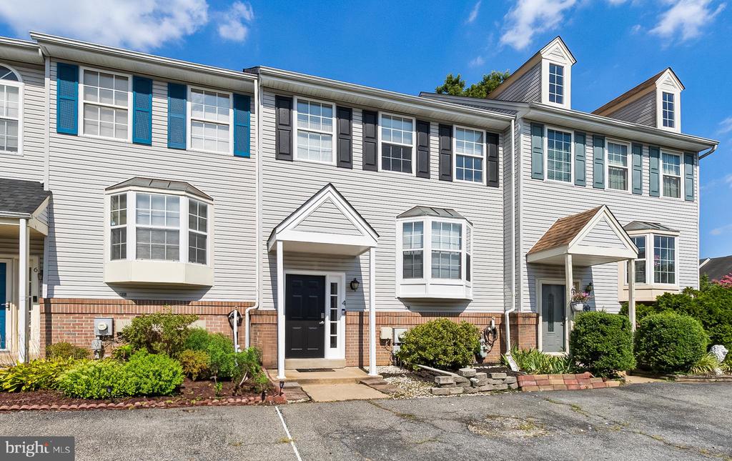4 Winton Ln