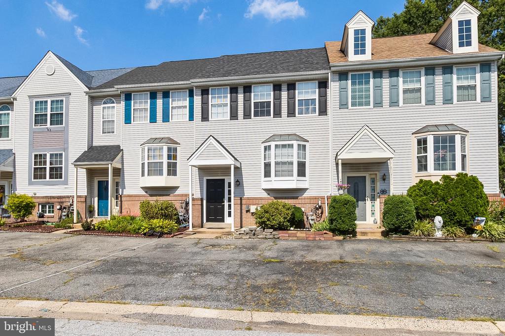 4 Winton Ln