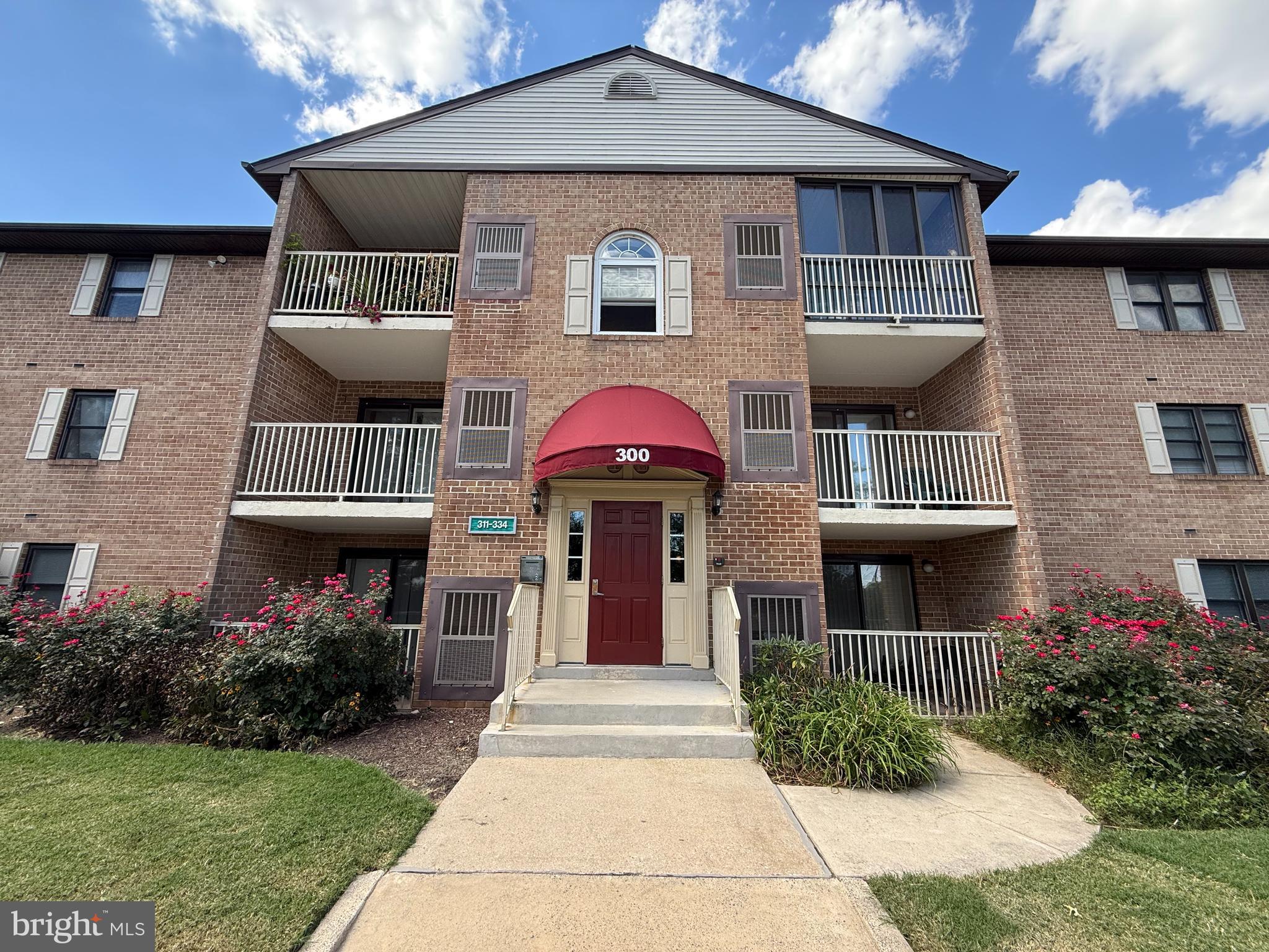 323 GOVERNOR HOUSE CIRCLE 28