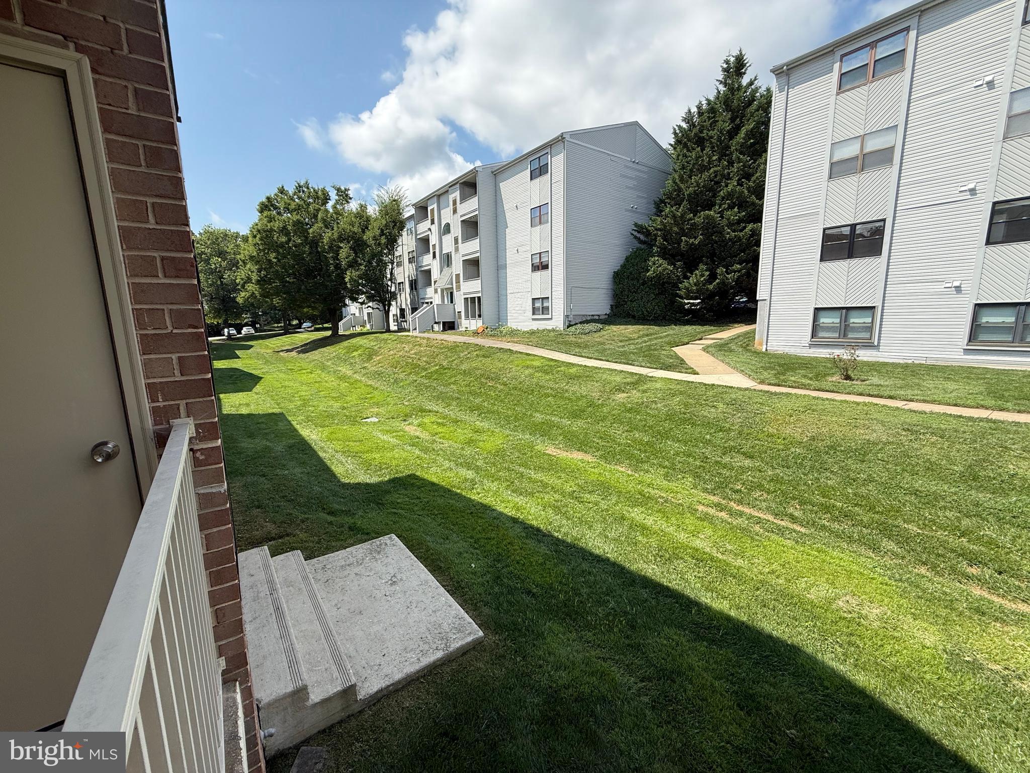 323 GOVERNOR HOUSE CIRCLE 28