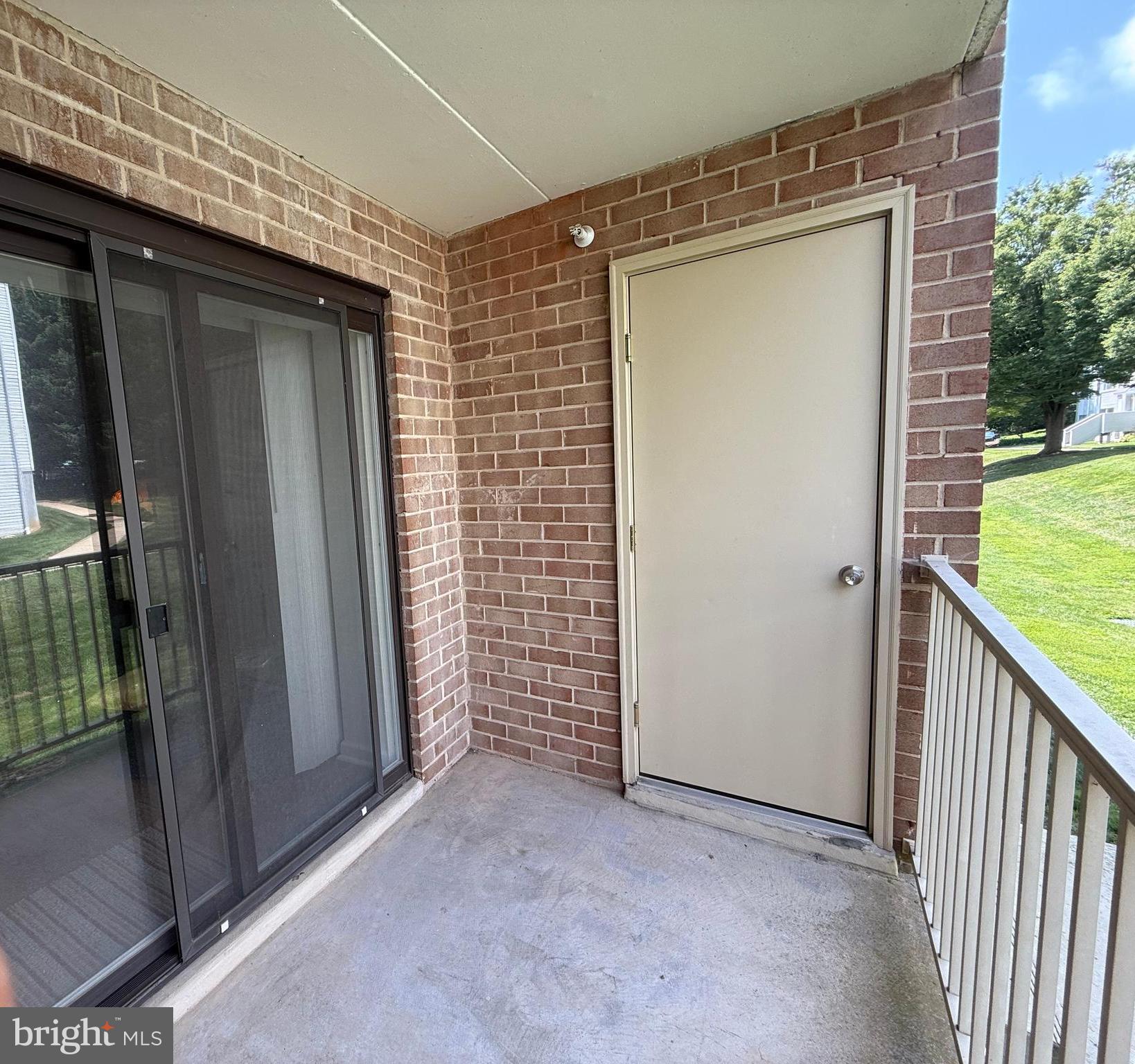 323 GOVERNOR HOUSE CIRCLE 28