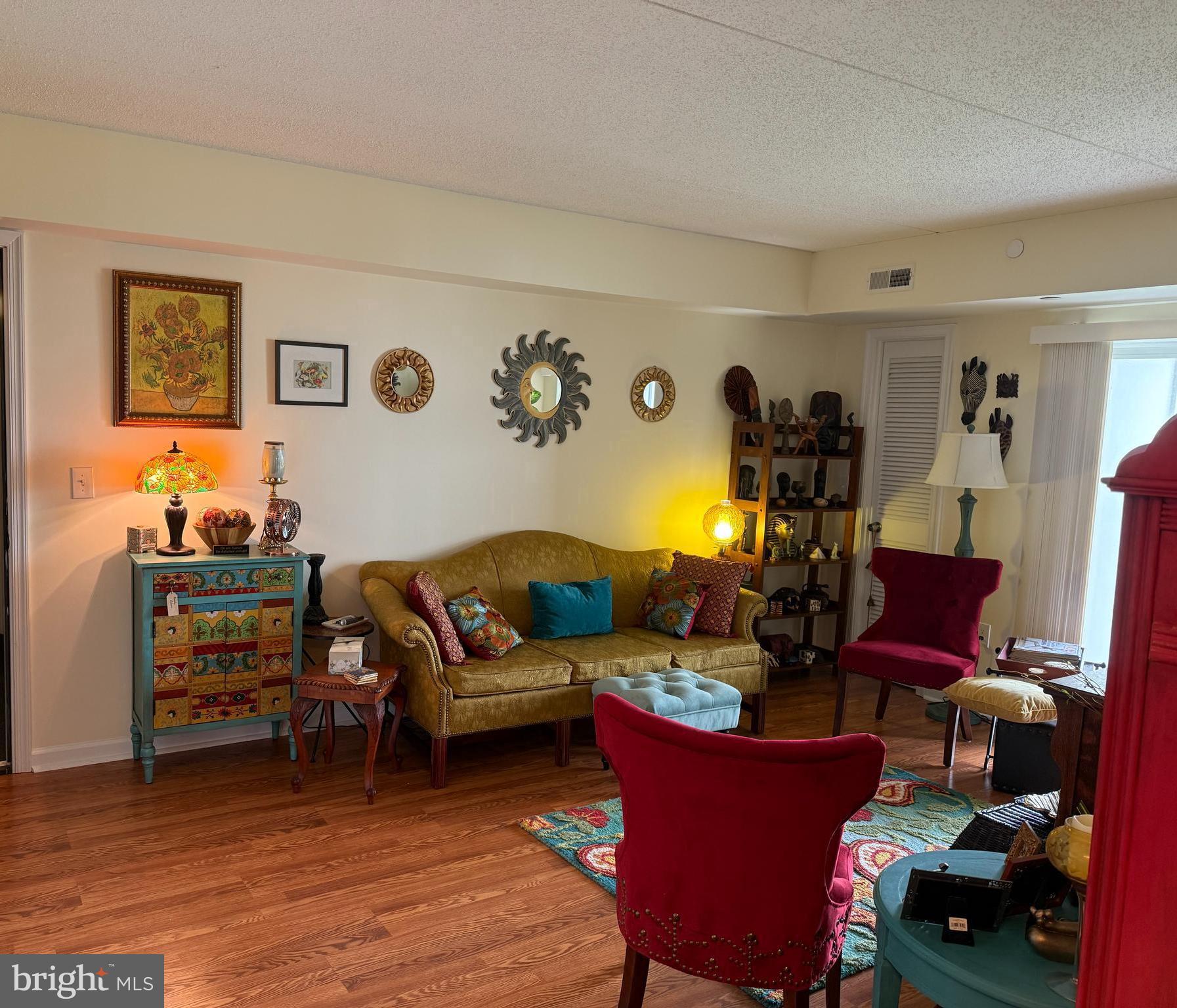 323 GOVERNOR HOUSE CIRCLE 28