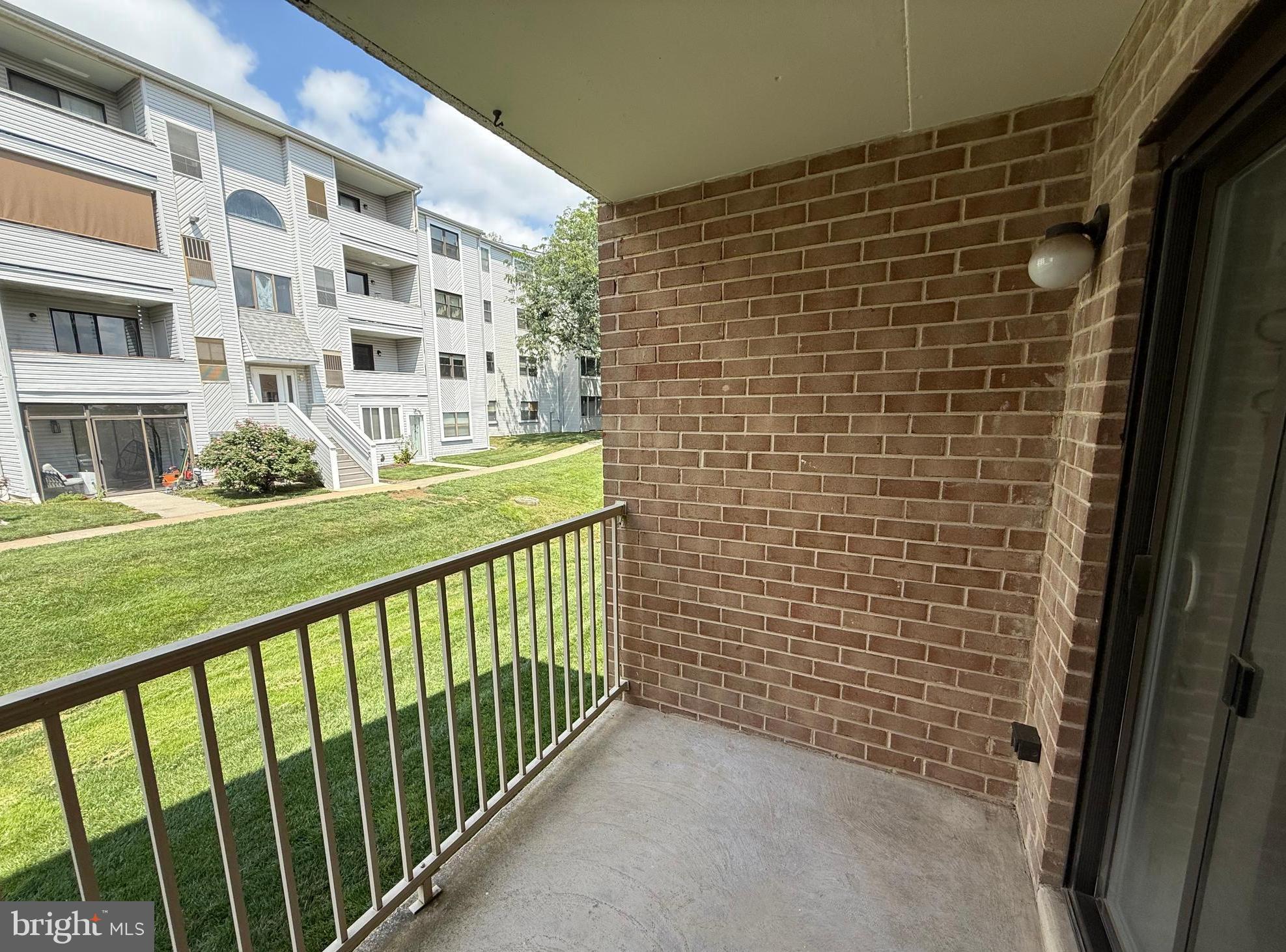 323 GOVERNOR HOUSE CIRCLE 28