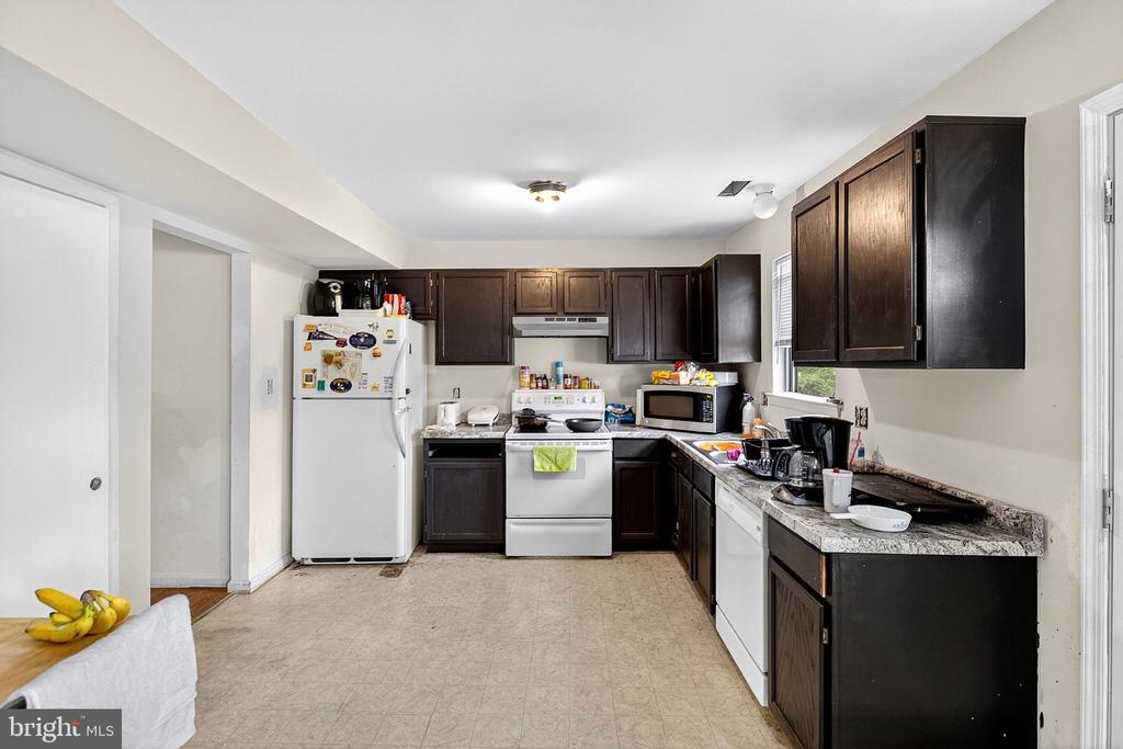 6 DUET COURT