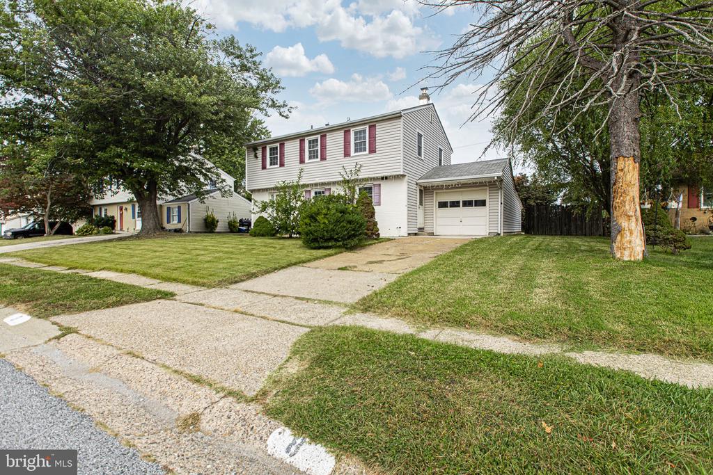 8 COLESBERY DRIVE
