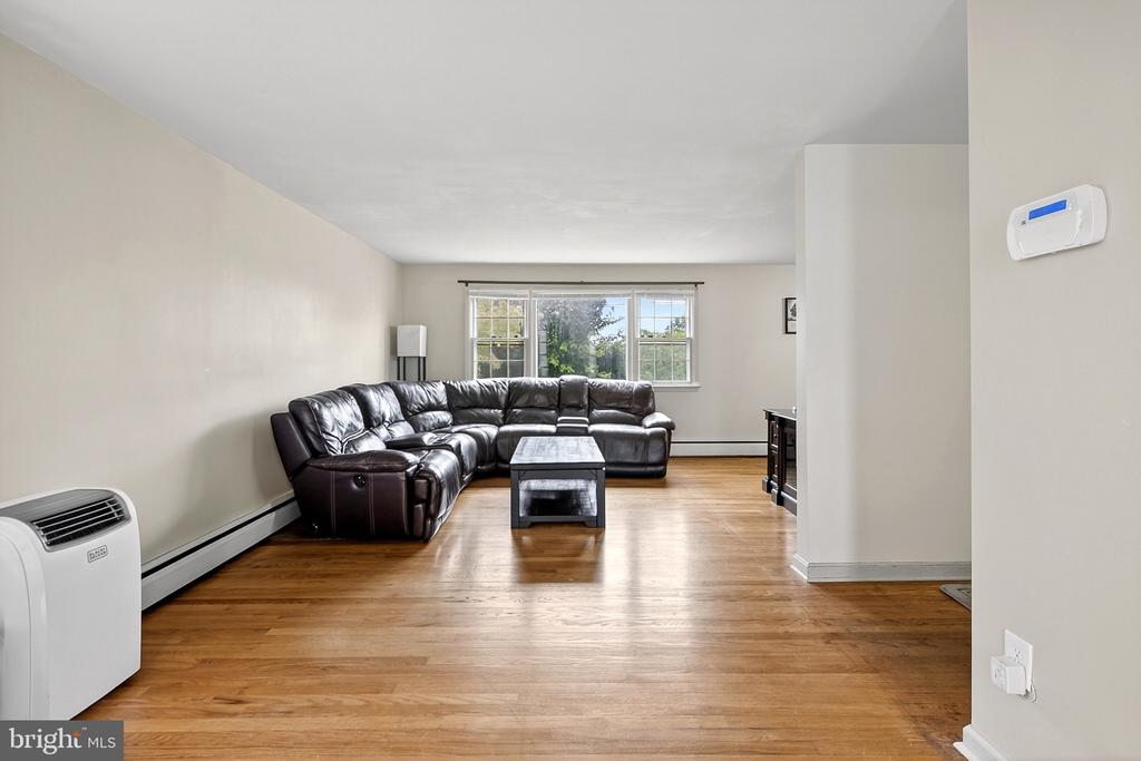 8 COLESBERY DRIVE