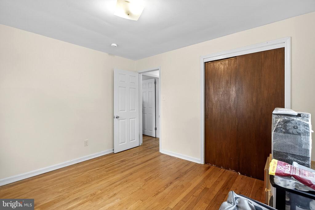 8 COLESBERY DRIVE