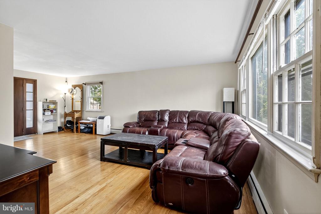 8 COLESBERY DRIVE