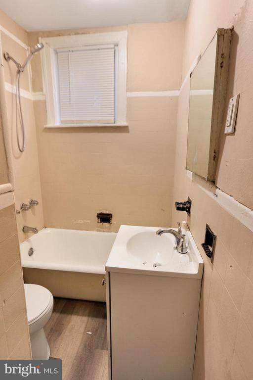 204 W 35TH STREET