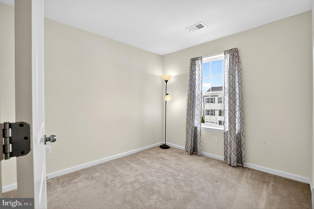 832 LISSICASEY LOOP