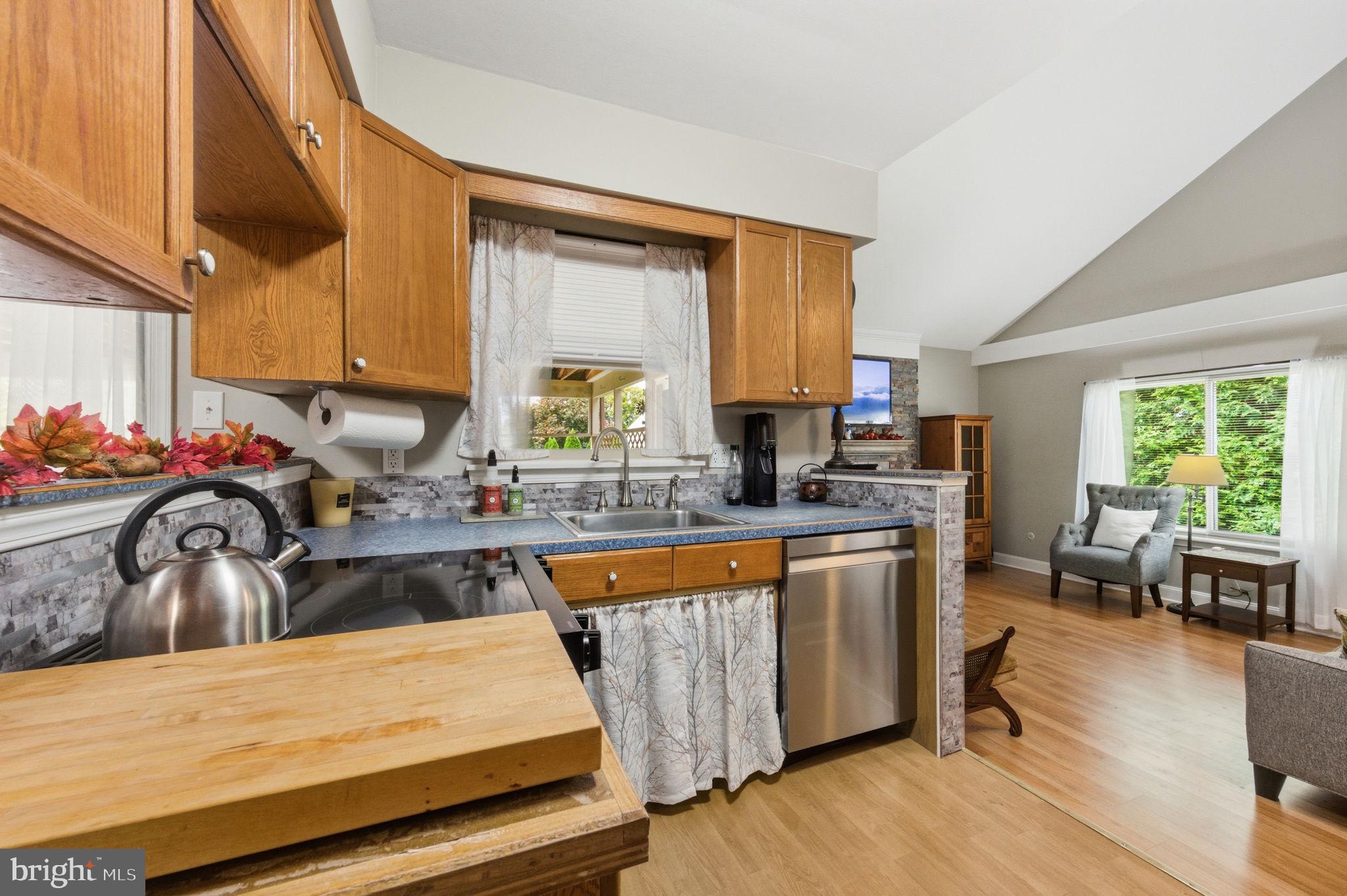 247 W BYNUM