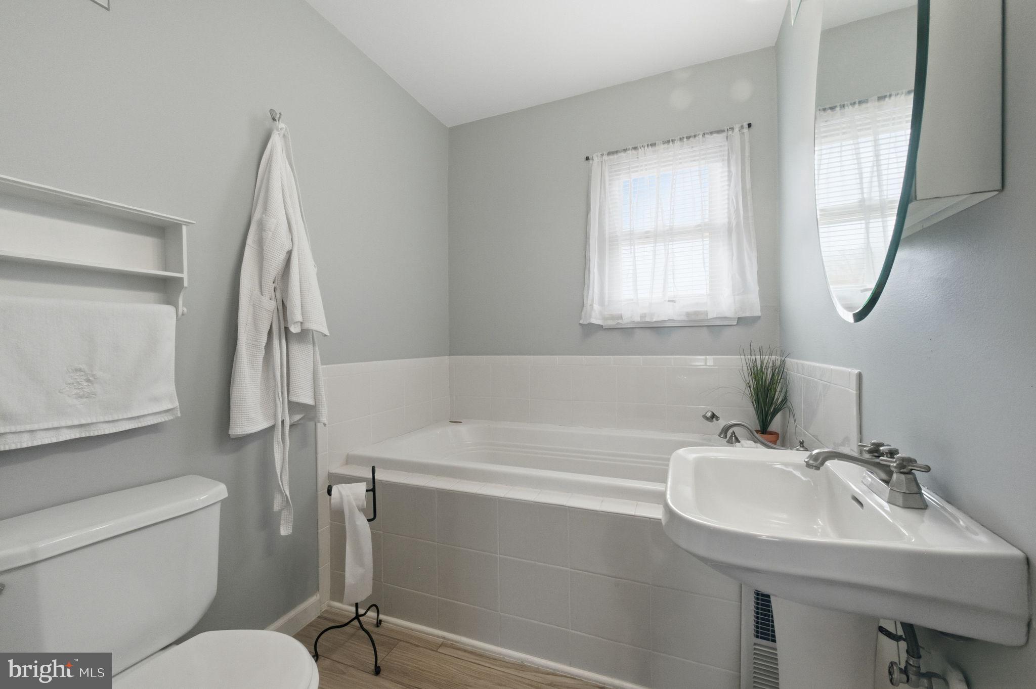 247 W BYNUM