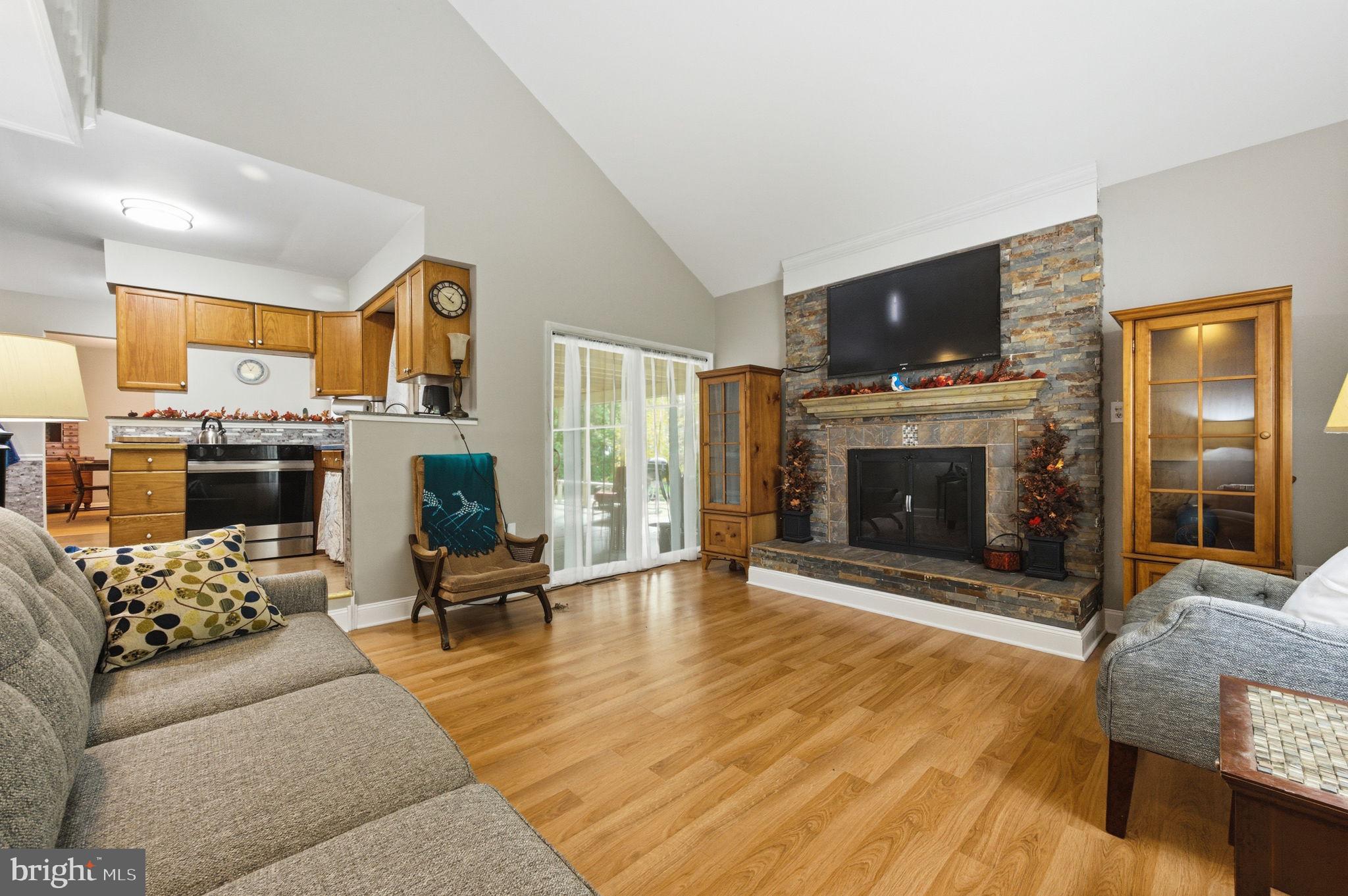 247 W BYNUM