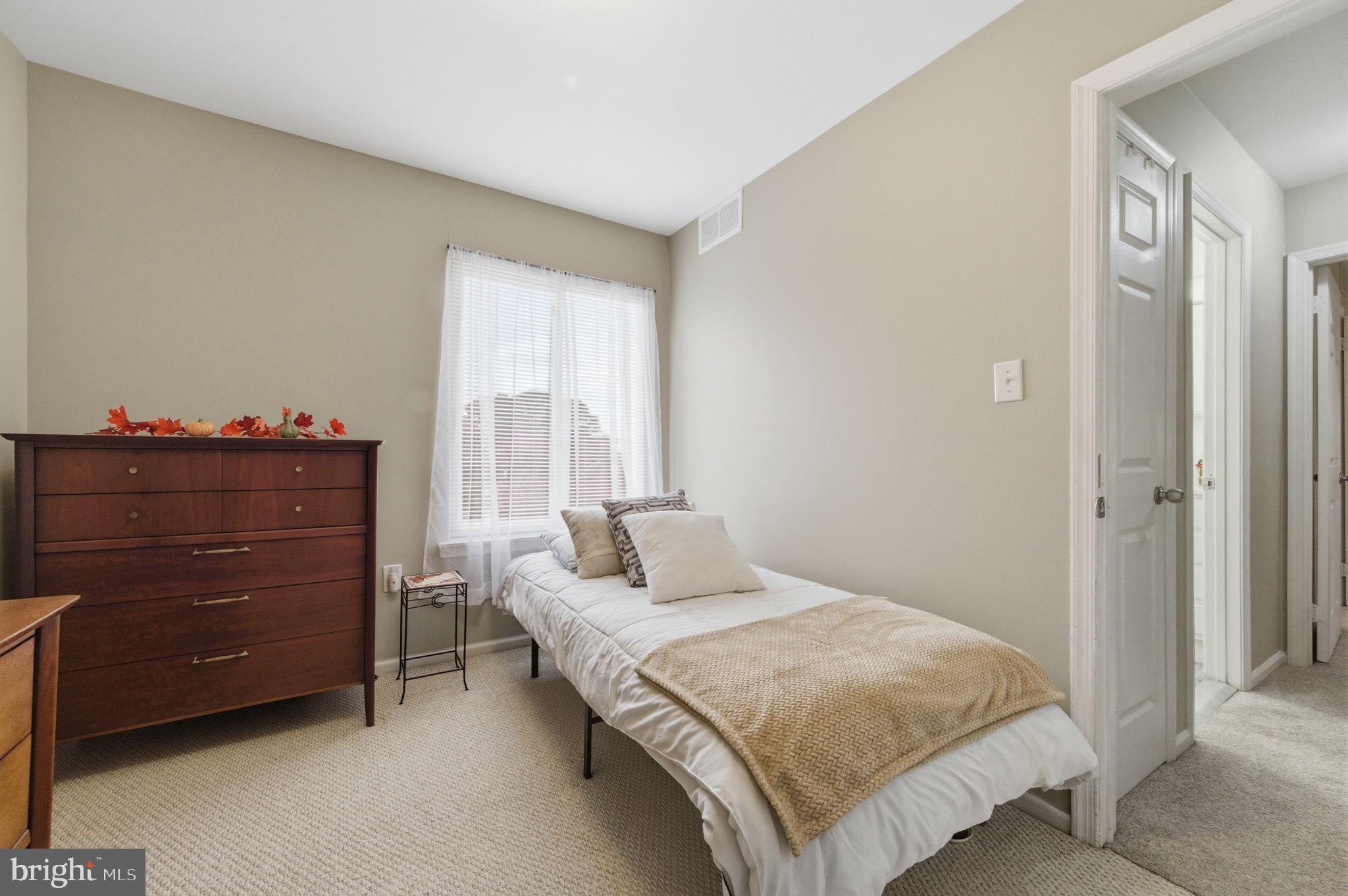 247 W BYNUM