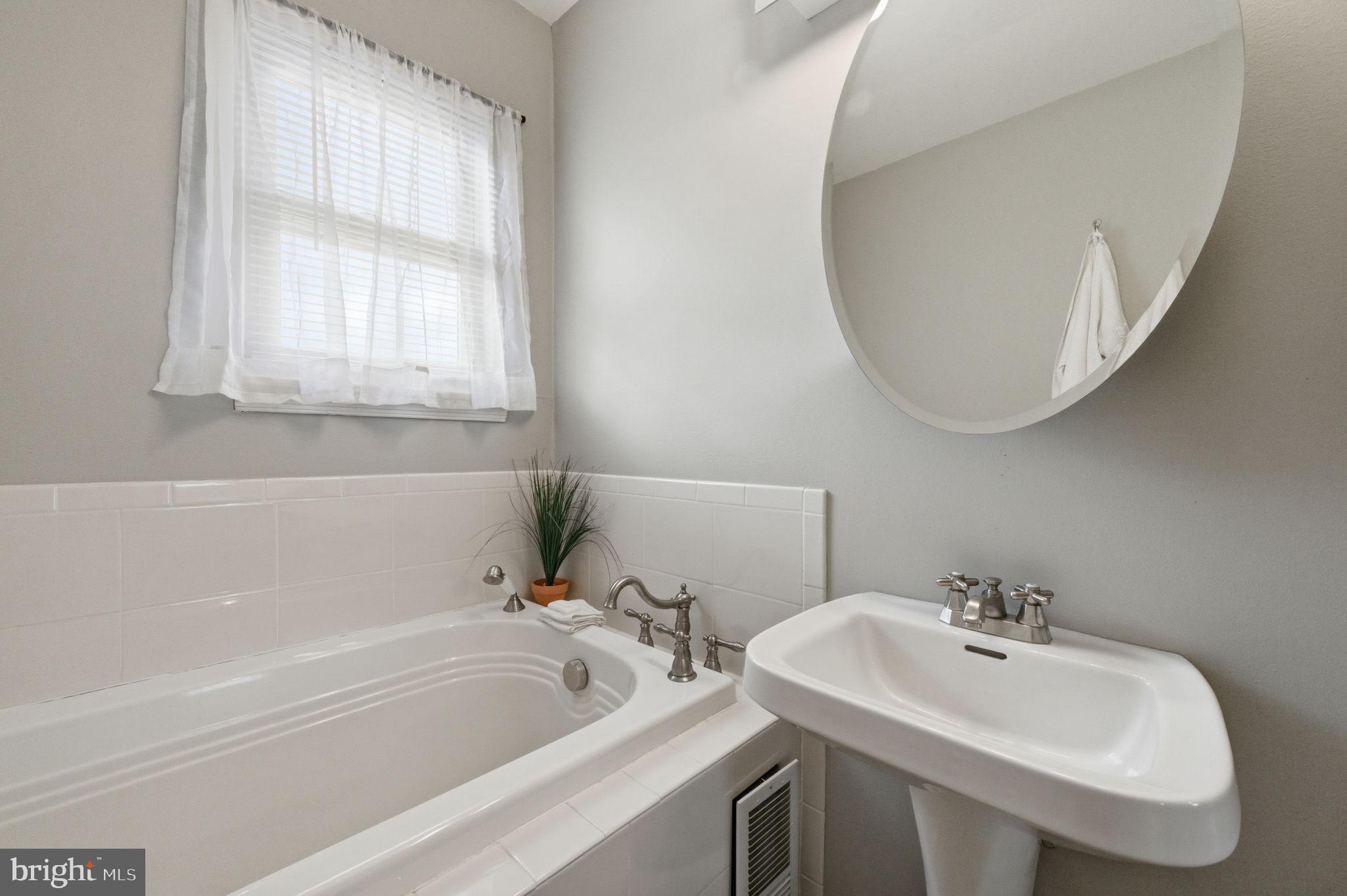247 W BYNUM