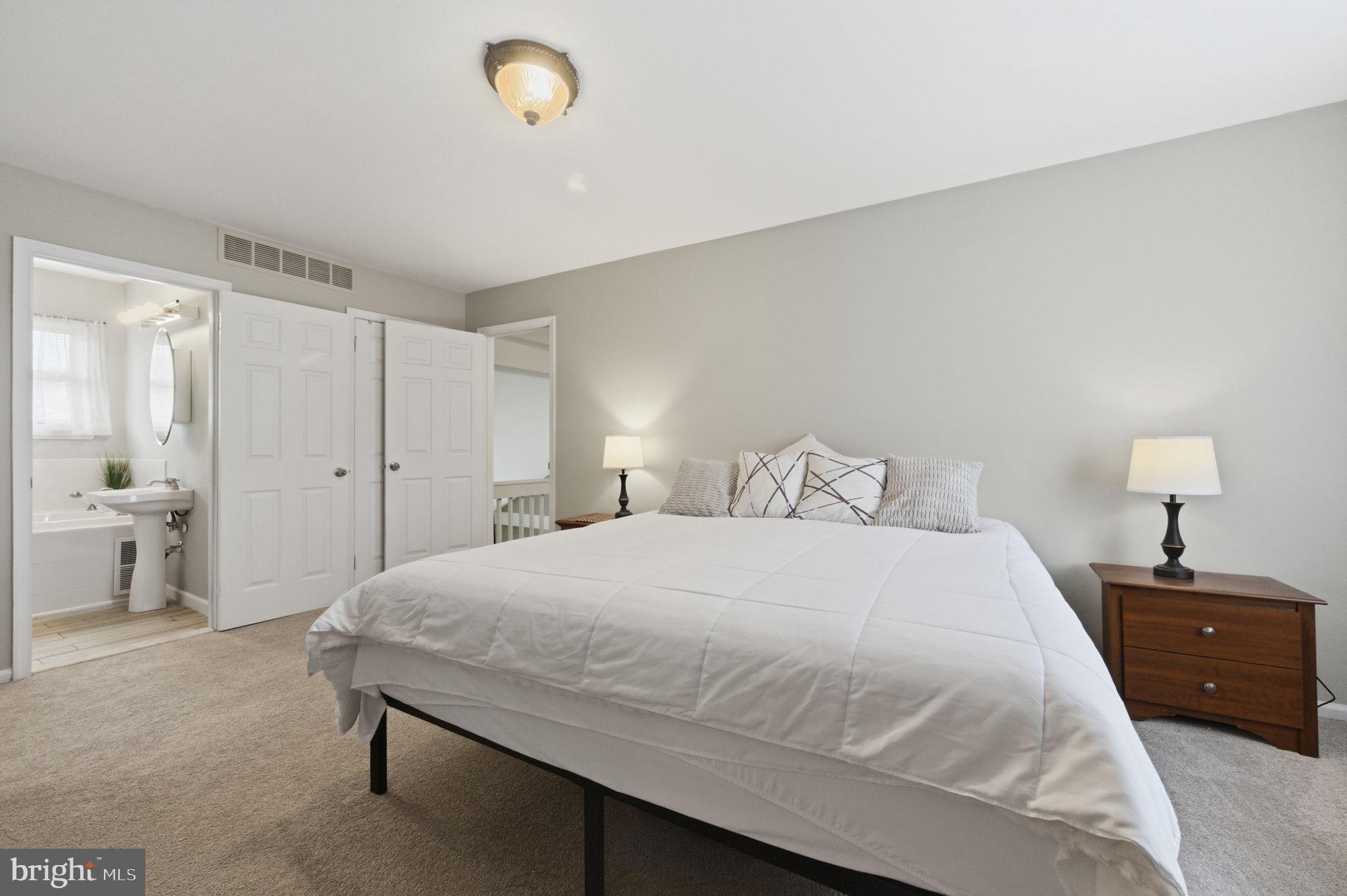 247 W BYNUM