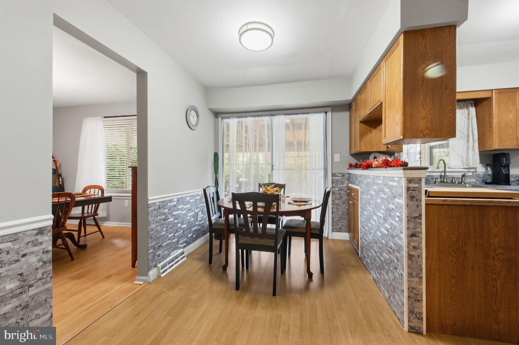 247 W BYNUM