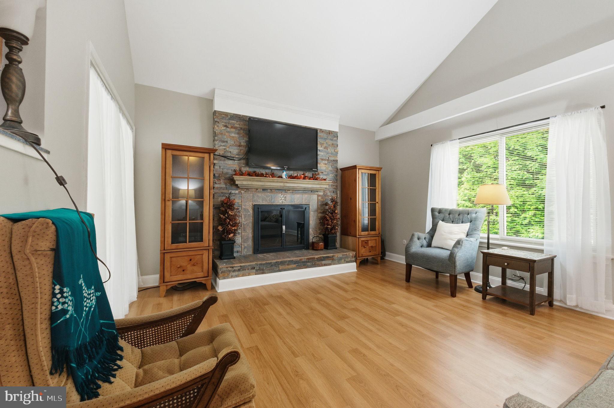 247 W BYNUM