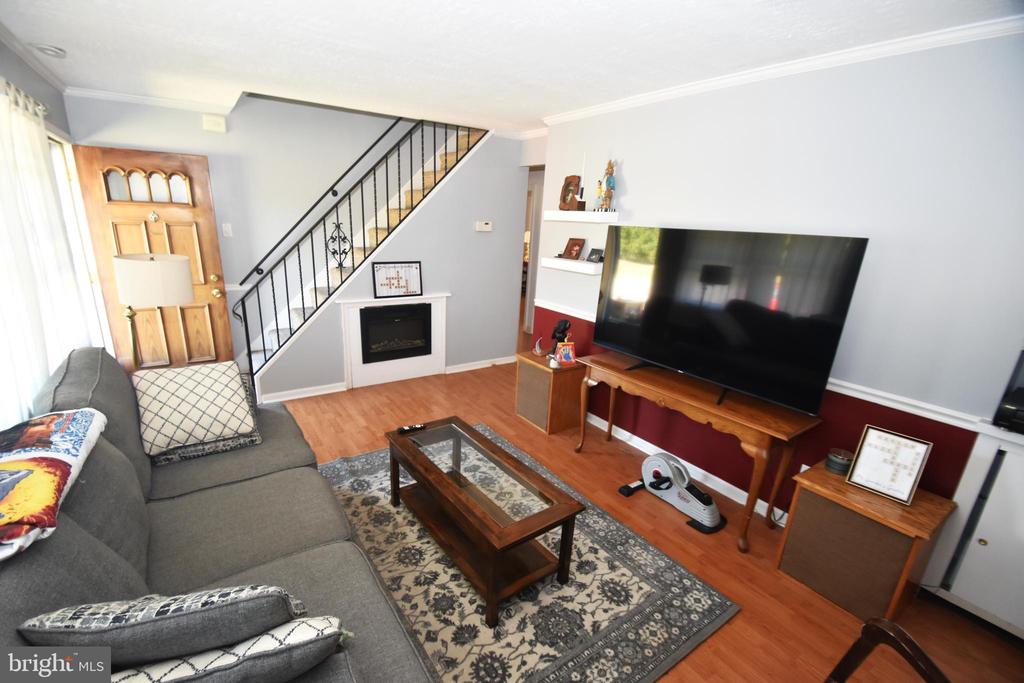 1512 FAULKLAND ROAD