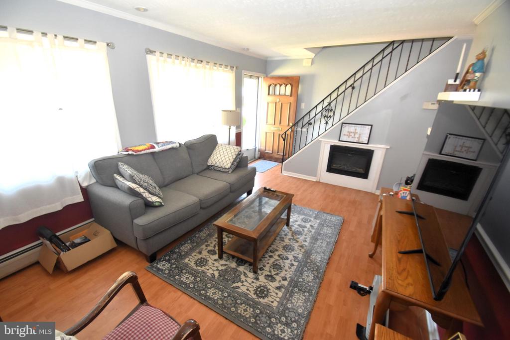 1512 FAULKLAND ROAD