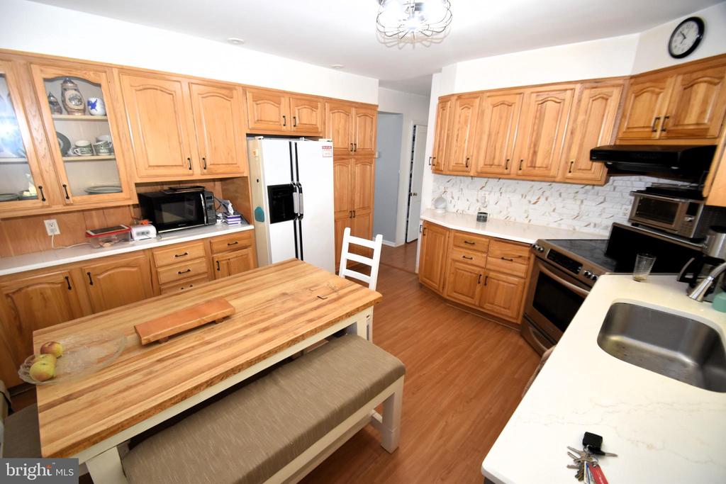 1512 FAULKLAND ROAD