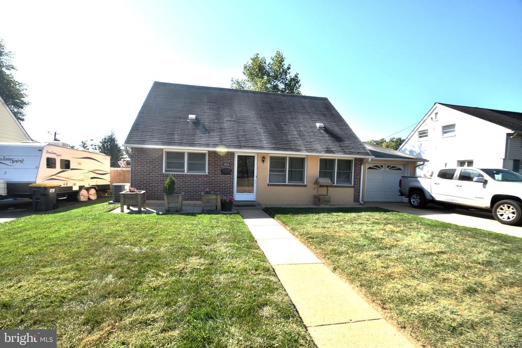 1512 FAULKLAND ROAD