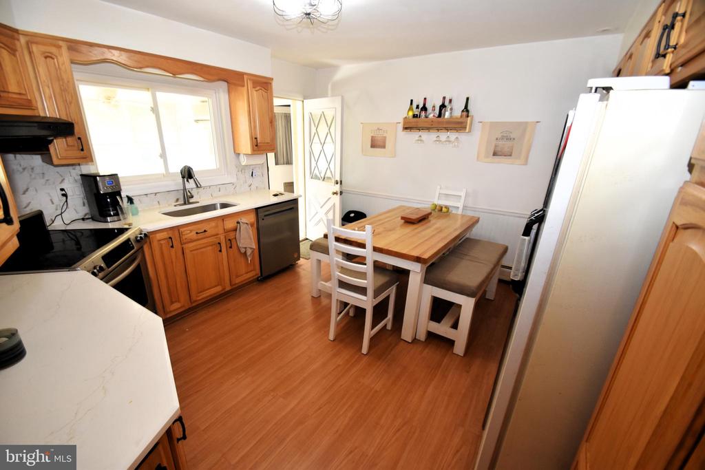 1512 FAULKLAND ROAD