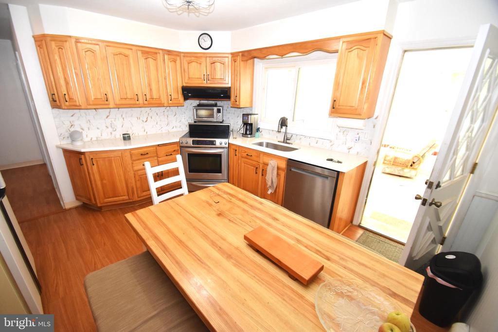 1512 FAULKLAND ROAD