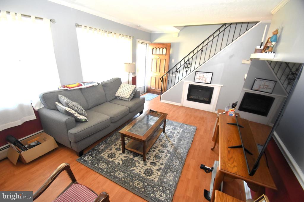 1512 FAULKLAND ROAD