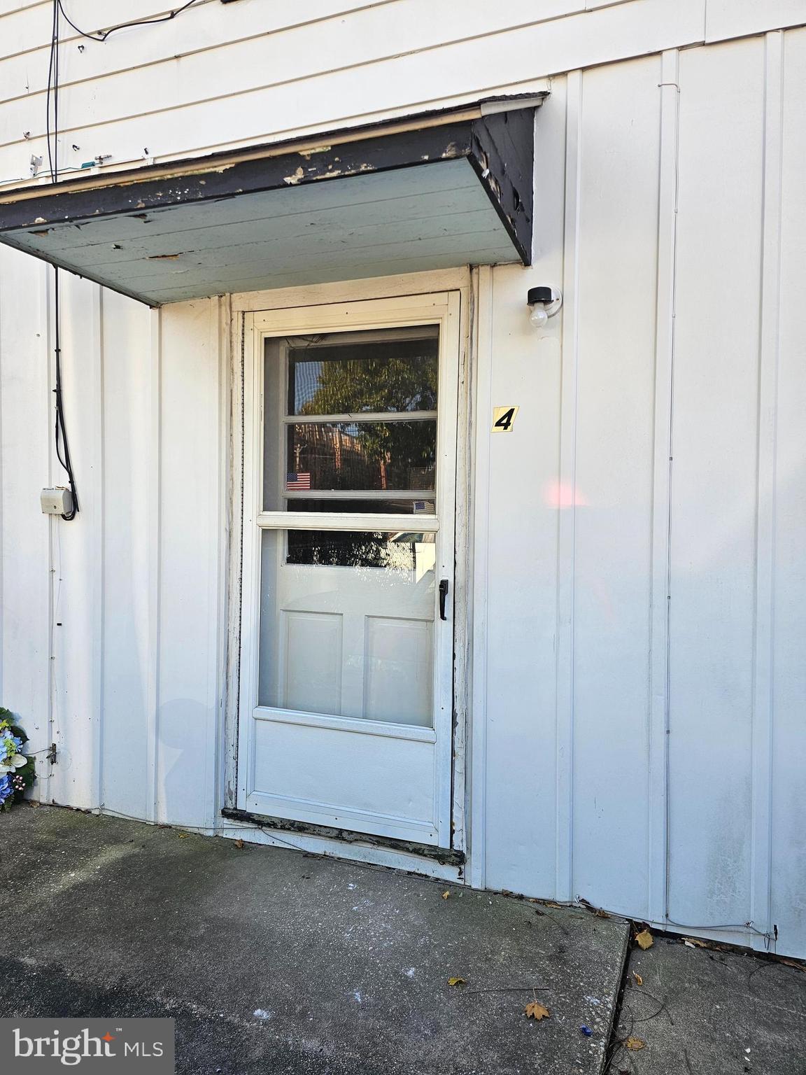 303 DELAWARE CIRCLE 4