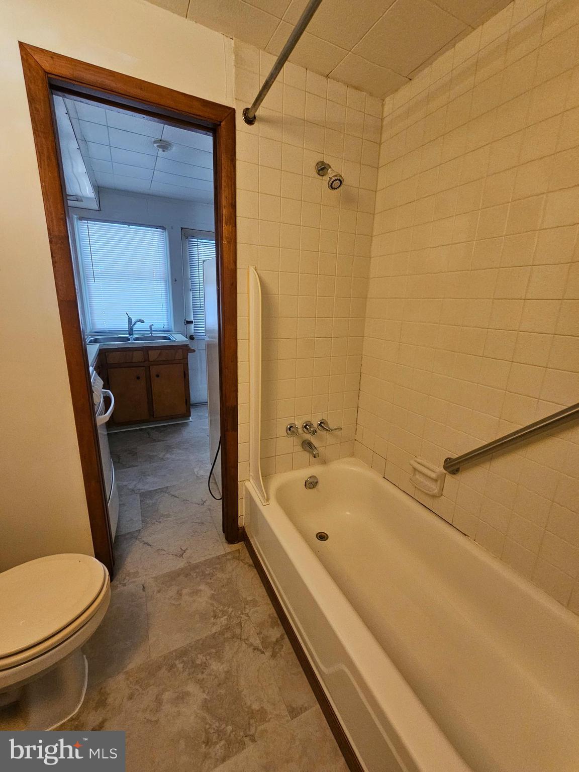 303 DELAWARE CIRCLE 4