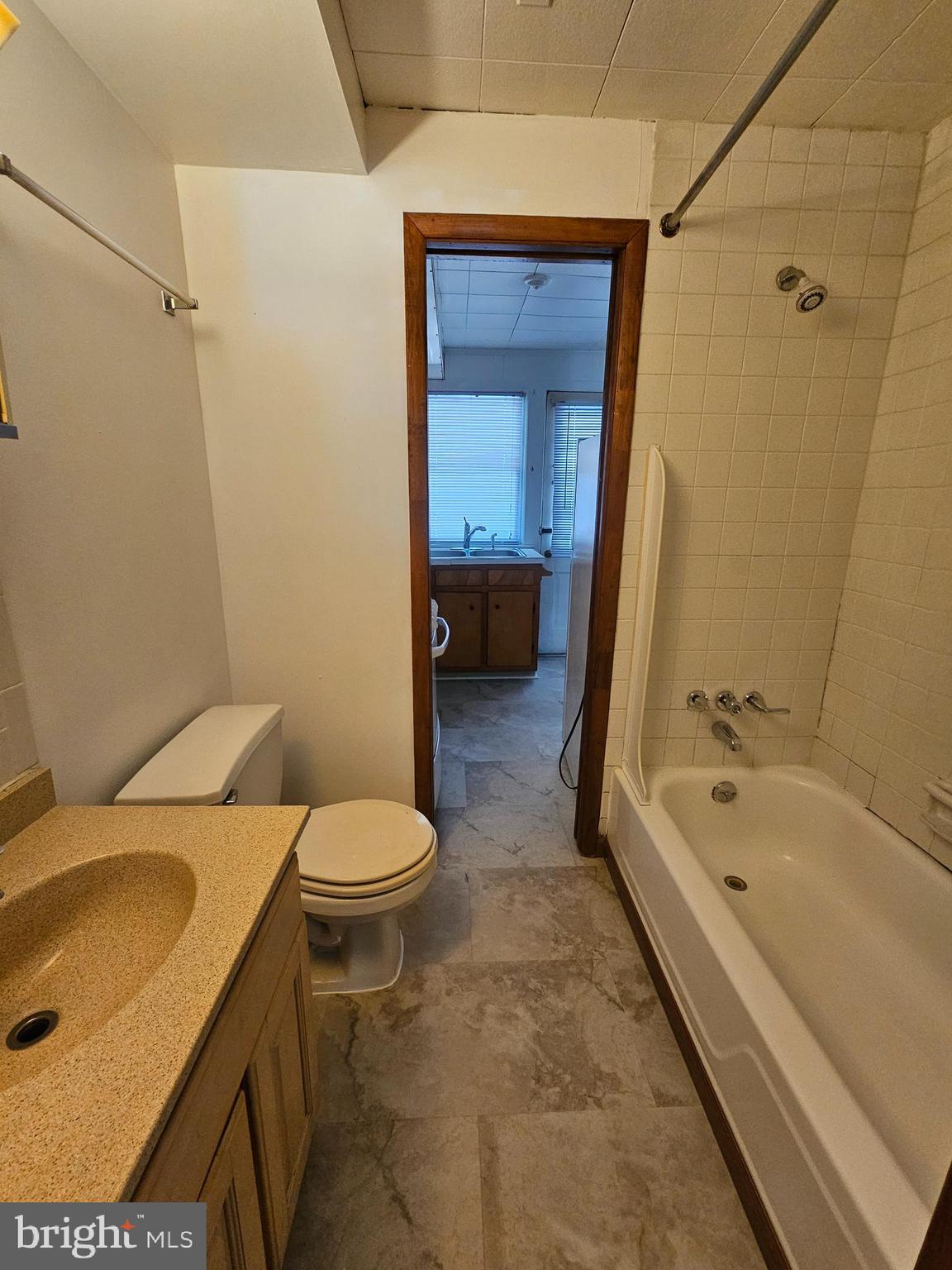 303 DELAWARE CIRCLE 4