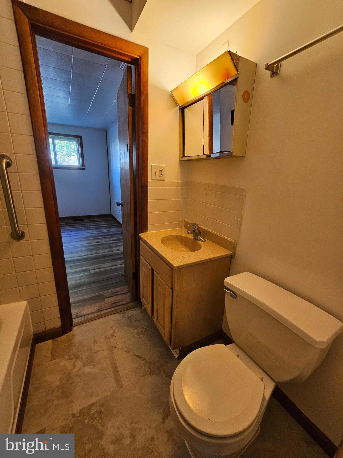 303 DELAWARE CIRCLE 4