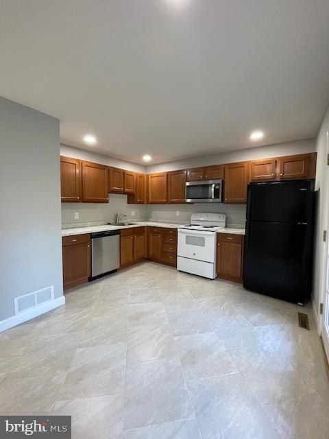 817 HASTINGS COURT