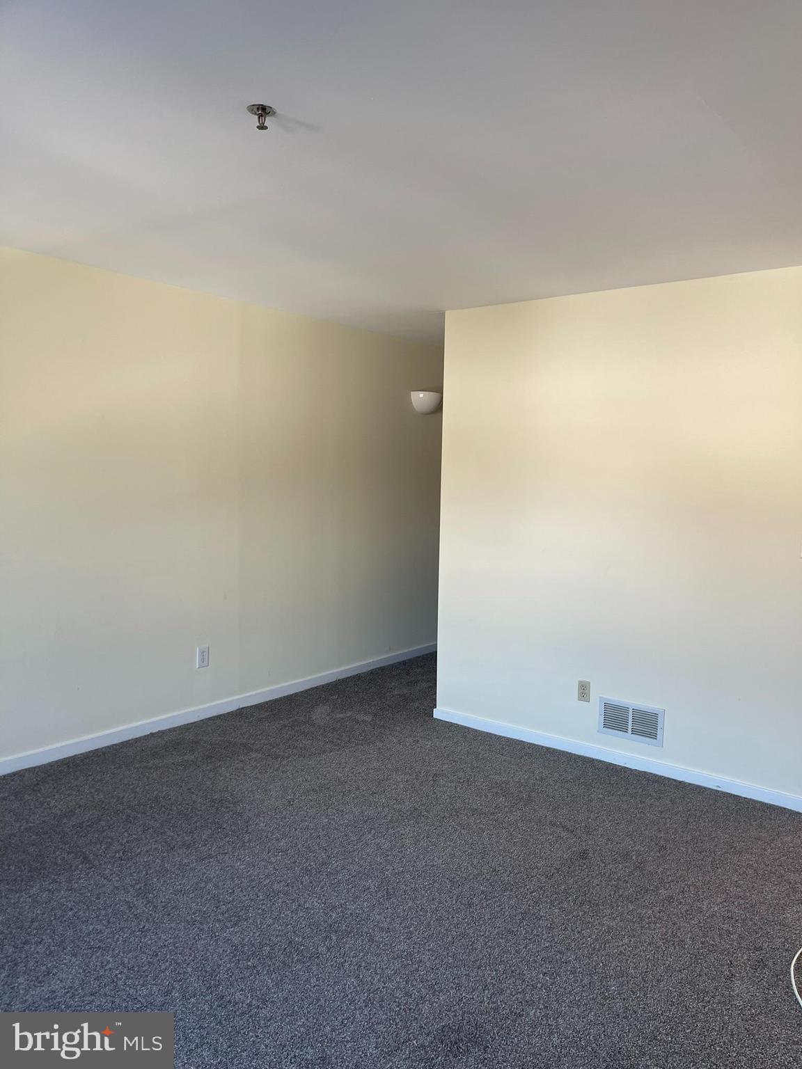 5215 LE PARC DRIVE 8