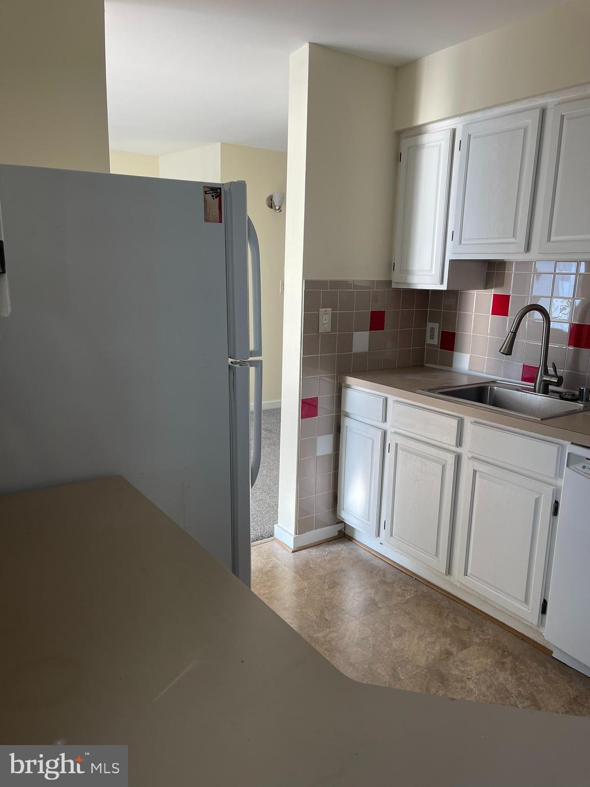 5215 LE PARC DRIVE 8