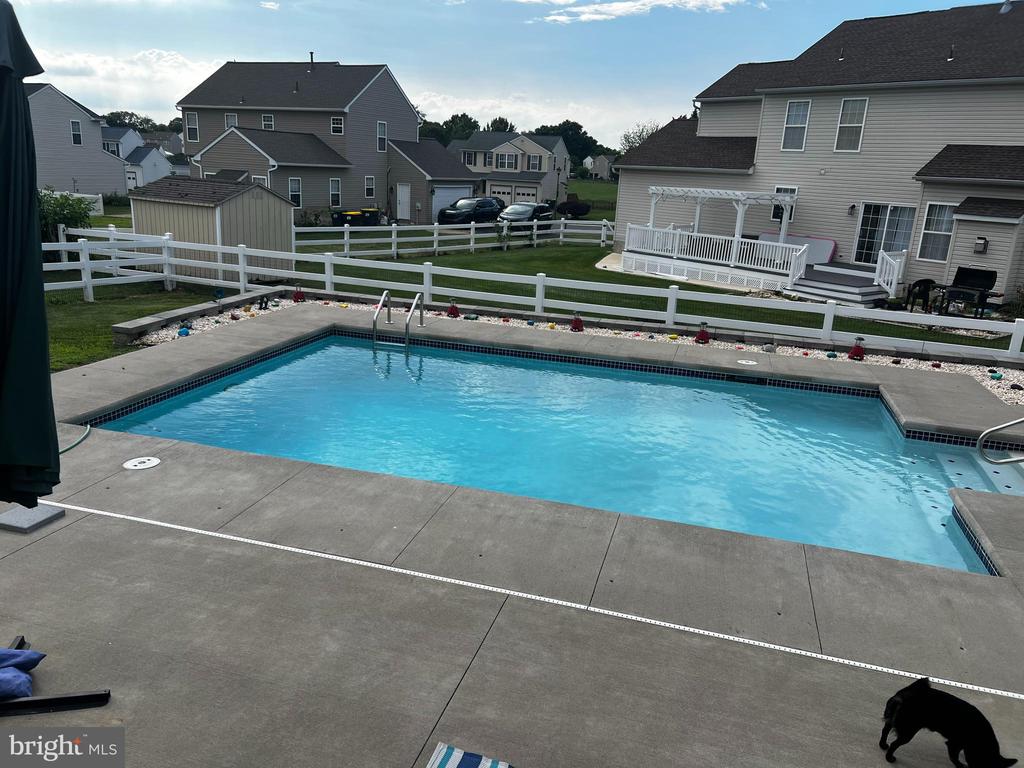 4 ALDEN COURT