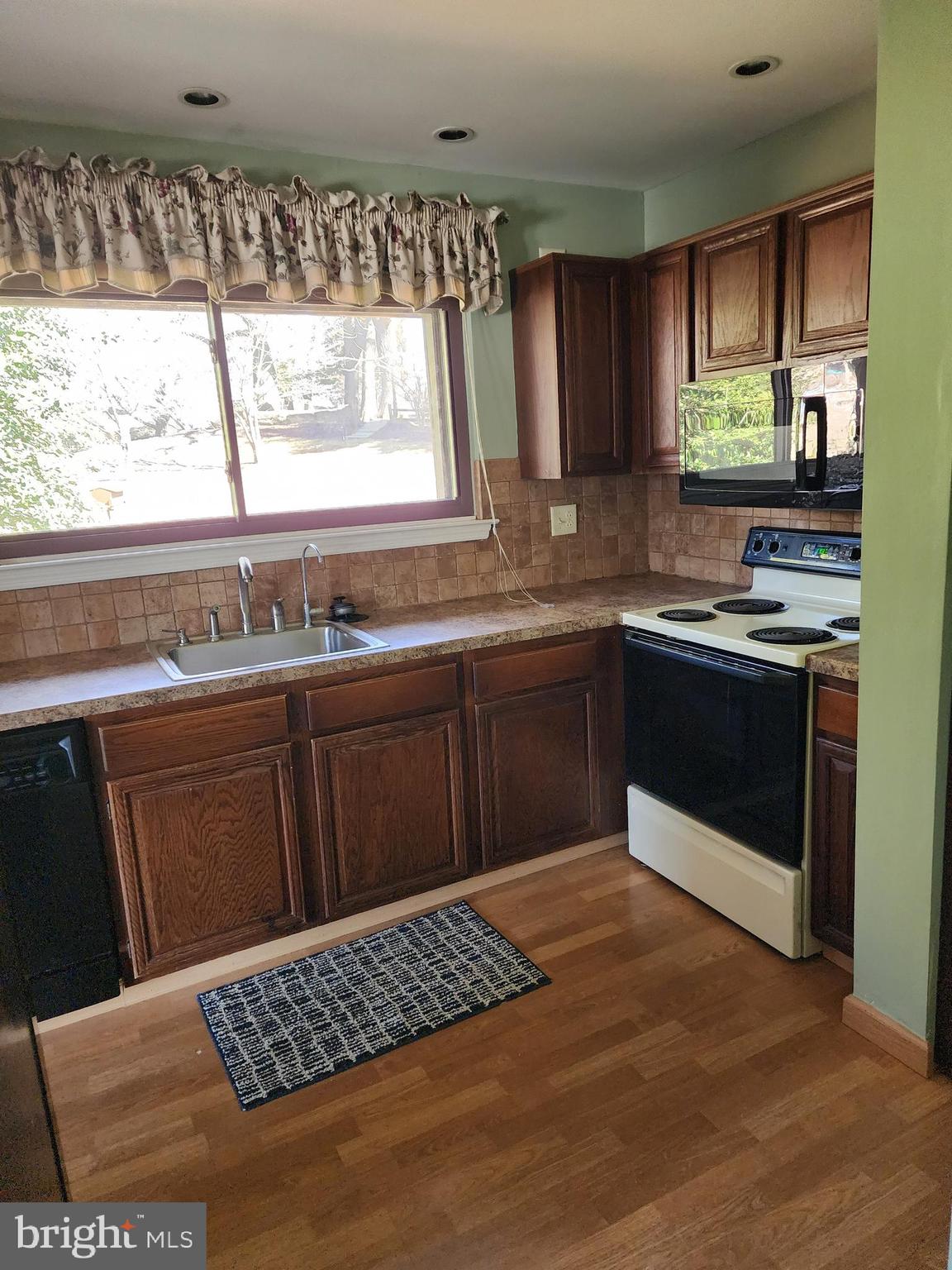 3377 CHAMPIONS DRIVE