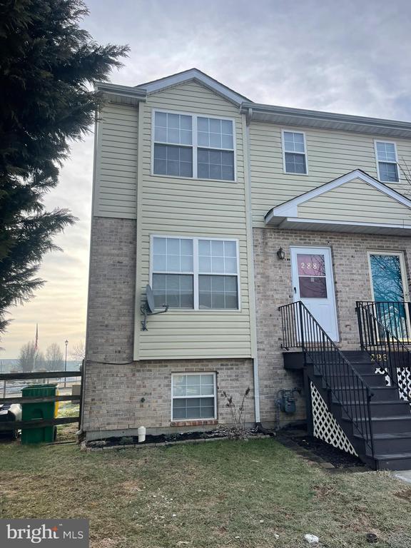 288 VINCENT CIRCLE