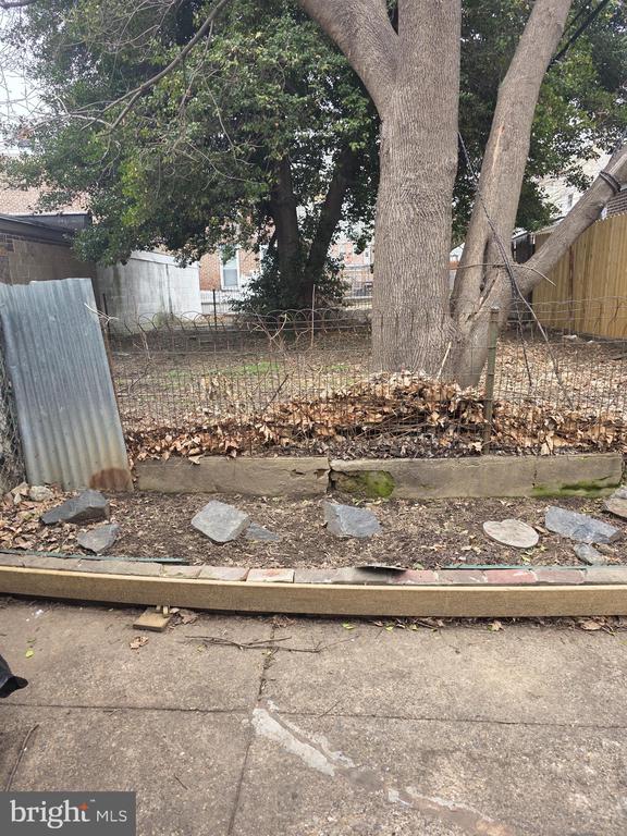 1003 MAPLE STREET