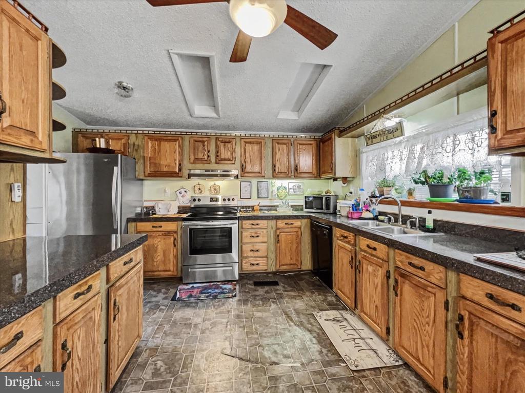 20 LEE DRIVE 641