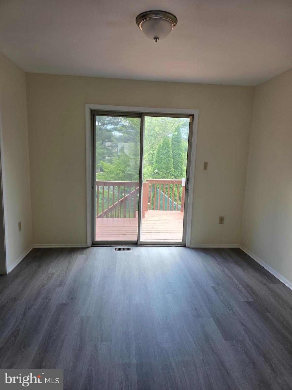 13 FARLAND WAY